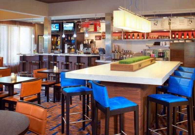Hotel Courtyard Columbus Worthington Restaurace fotografie